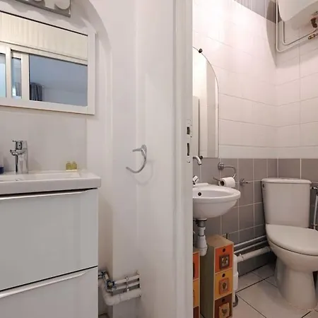 Cosy Updated Studio For 2 In The Center Of Apartment